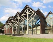 Abb. Große Bühne mit Zugang zum Stadtpark