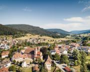 Abb. Der ganze Ort Klosterreichenbach wird zum Hotel